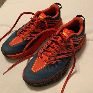 Hoka one one men’s speedgoat 4 size 8 (US)